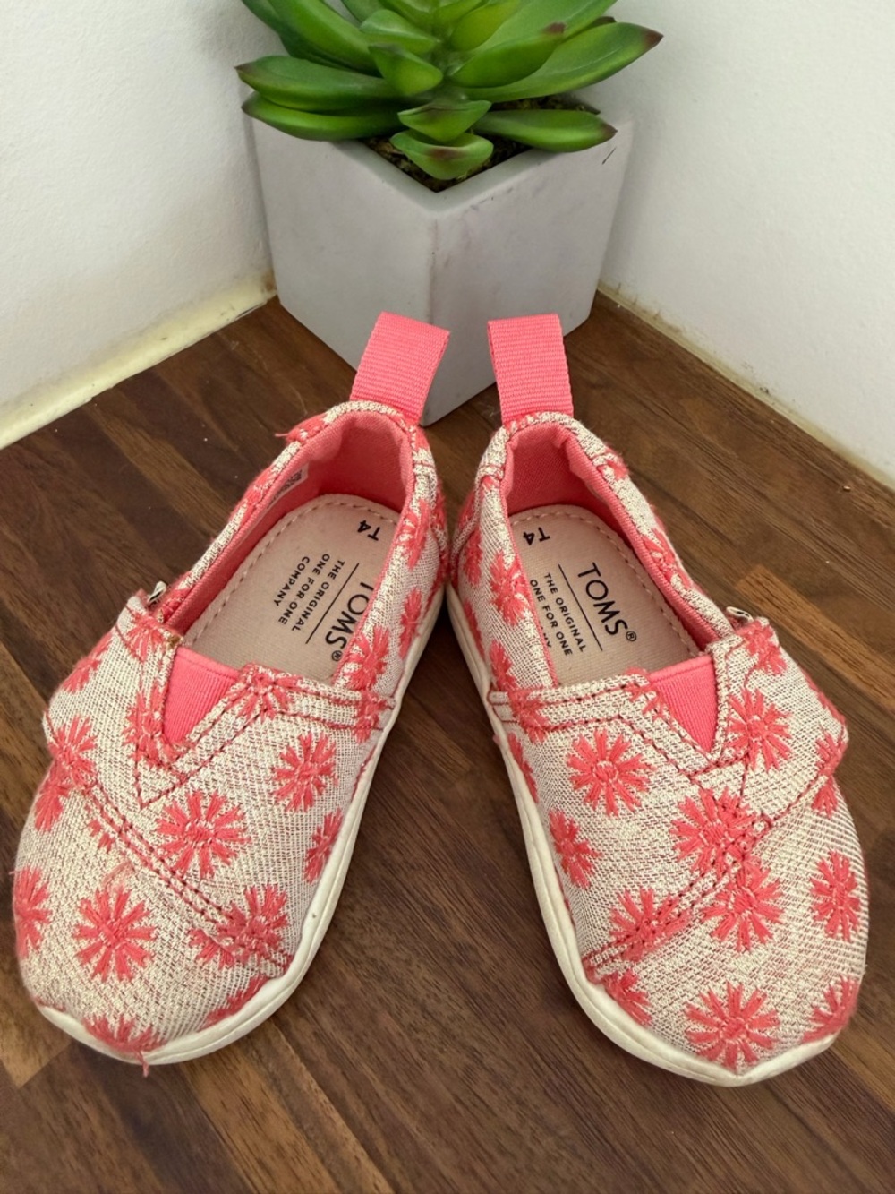 Toms Kids Coral Embroidered Velcro Slip-On Shoes - 4T